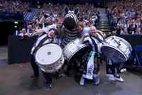 Hauptsache Schwarz-Wei�: Am Donnerstag findet das gro�e THW-Fan-Fotoshooting statt.