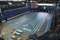 Sp�testens zum Abschiedsspiel f�r Marcus Ahlm  soll der Hallenboden wieder in neuem Glanz erstrahlen.