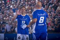 Marcus Ahlm begr��t Demetrio Lozano.