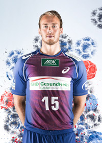 Bruderduell: Henrik Toft Hansen spielt wie Rene am Kreis.