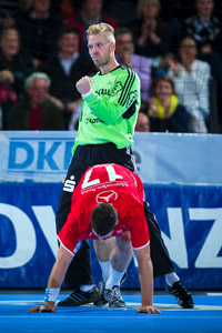 Johan Sj�strand ballt die Faust nach einer Parade.