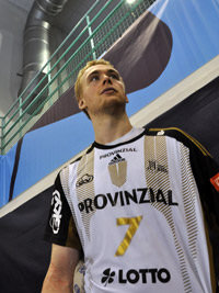 Rene Toft Hansen kassierte in der  49. Minute die rote Karte.