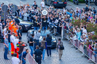 Im Autokorso ging es zum Rathausplatz.