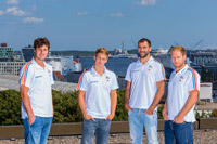 �ber den D�chern von Kiel posieren die vier Neuzug�nge des THW Kiel.