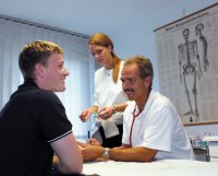 S�ren Haagen bei Dr. Detlev Brandecker .