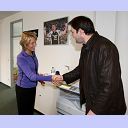 THW-Gesch�ftsstellenleiterin Sabine Holdorf-Schust empf�ngt Bruno Martini.