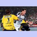 Kim Andersson wird attackiert.