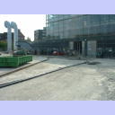 Der Brunnen auf dem Vorplatz wird verlegt.