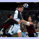 Kim Andersson wird attackiert.