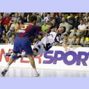 Nikola Karabatic wird gefoult.