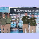 Der schwer bewachte Champions-League-Pokal.