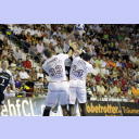 Klein wird von Dinart und Davis brutal attackiert.