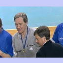 EHF-Pokal-Finale 2002, R�ckspiel: Noka Serdarusic mit EHF-Generalsekret�r Wiedener.