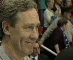 Immer nur miesepetrig drauf? Irrtum. Der Beweis:  Noka Serdarusic kann sich auch freuen.