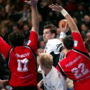 Stefan L�vgren vor der Flensburger Abwehr.