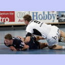 Jensen und Petersen am Boden.