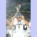 Demetri Lozano in der Champagnerfont�ne.