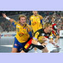 Pelle Linders will Stefan Kretzschmar stoppen.