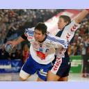 Montpelliers Nikola Karabatic im Zweikampf mit Johnny Jensen.