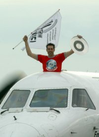 "L�we" mit der Fahne.