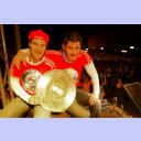 Meisterfeier auf dem Kieler Rathausplatz: Mattias Andersson und Henning Fritz mit der Meisterschale.