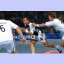 Christian Zeitz setzt sich gegen Simon Reick (rechts) in Szene.