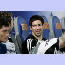 THW-Neuzugang Nikola Karabatic lacht auf der Auswechselbank.