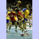 QS-Supercup: Ahlm kann Ortega nicht stoppen.