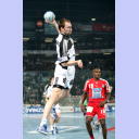 Vid Kavticnik l�uft Olivier Girault bei einem Tempogegensto� auf und davon.