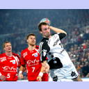 Vid Kavticnik l�uft den Nordhornern Mathias Franzen und Robert Arrhenius bei einem Tempogegensto� auf und davon.