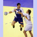 EM 2006: GER - FRA: Nikola Karabatic gegen Florian Kehrmann.