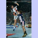 Kim Andersson wird von Glenn Solberg attackiert.