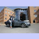 Noch nicht wieder mobil und auf den Fahrdienst seiner Freundin angewiesen: Der �sterreicher Viktor Szilagyi steigt nach seinem Arzt-Besuch auf dem Beifahrersitz seines Audis ein.