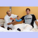 Dr. Frank Pries untersucht Nikola Karabatic.