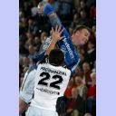 Nikola Karabatic attackiert Filip Jicha.