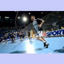 Stefan L�vgren machte sich trotz Verletzung mit warm.