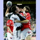 Kim Andersson wird attackiert.