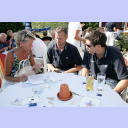 Golfen 2006: THW-Gesch�ftsstellenleiterin Sabine Holdorf-Schust mit Thierry Omeyer und Nikola Karabatic.
