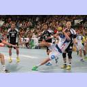 Hendrik Pekeler setzt sich durch.