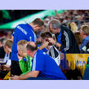 Niclas Ekberg wird behandelt.