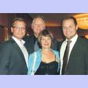 Uwe Brandenburg im Kreise seiner Familie.